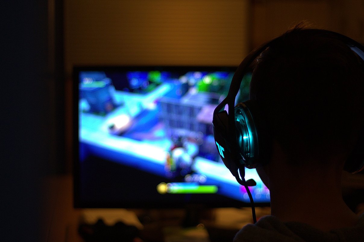 fortnite-4129124_1920.jpg Beim Spielen eines Computerspiels